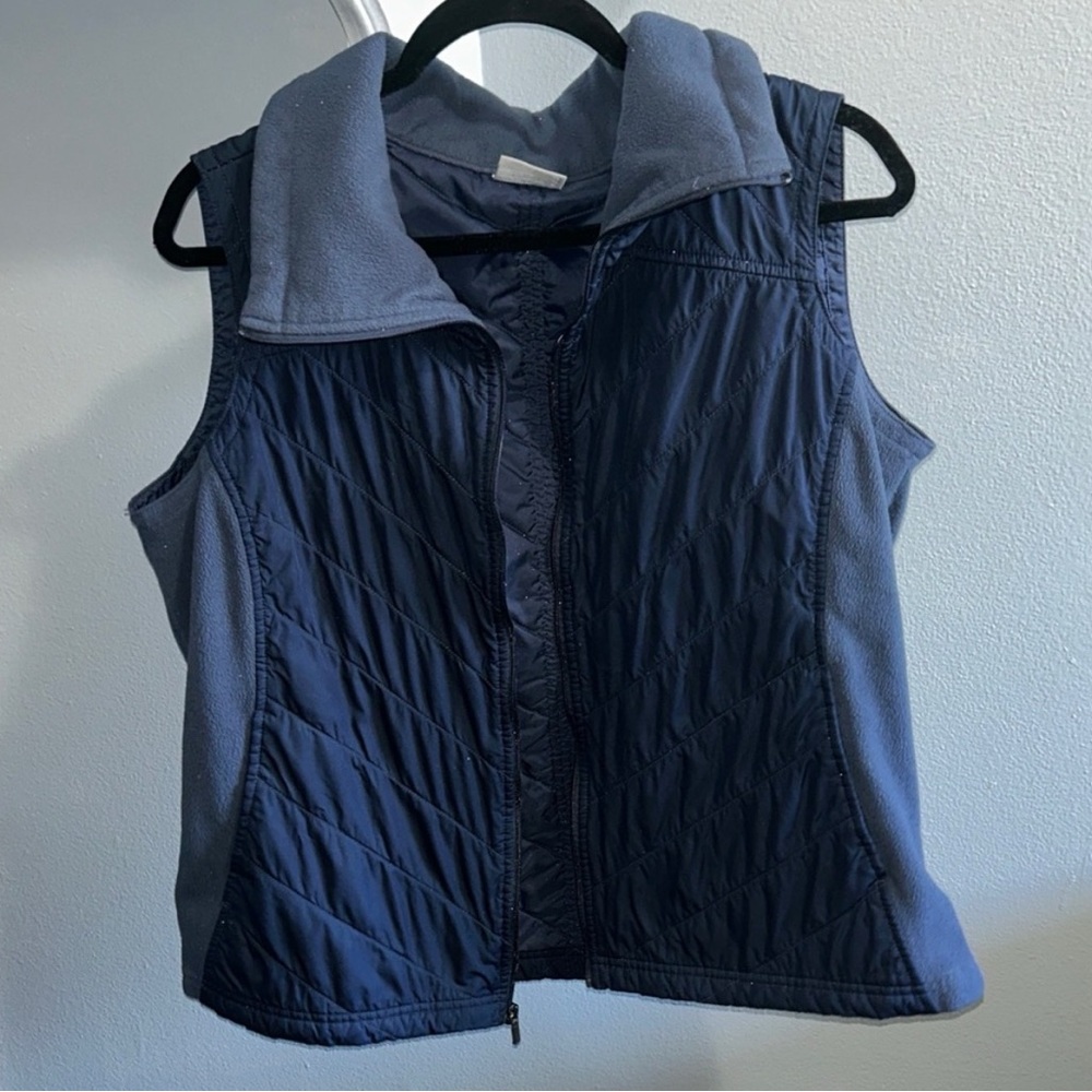 Women's Columbia Navy Quilted Vest - Picture 3 of 5
